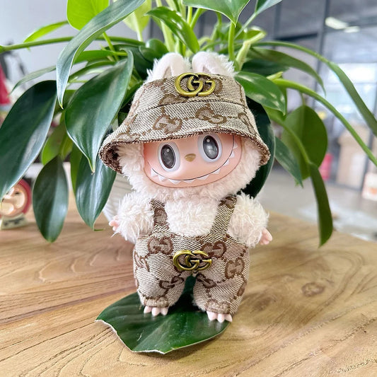 Upgrade your Labubu outfits with this Monogram Hat & Jumpsuit Set! A stylish, high-quality designer look for your doll’s wardrobe. Perfect for collectors!