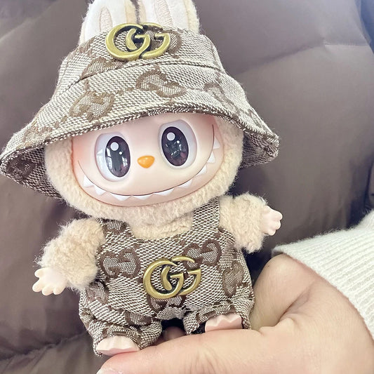 Upgrade your Labubu outfits with this Monogram Hat & Jumpsuit Set! A stylish, high-quality designer look for your doll’s wardrobe. Perfect for collectors!
