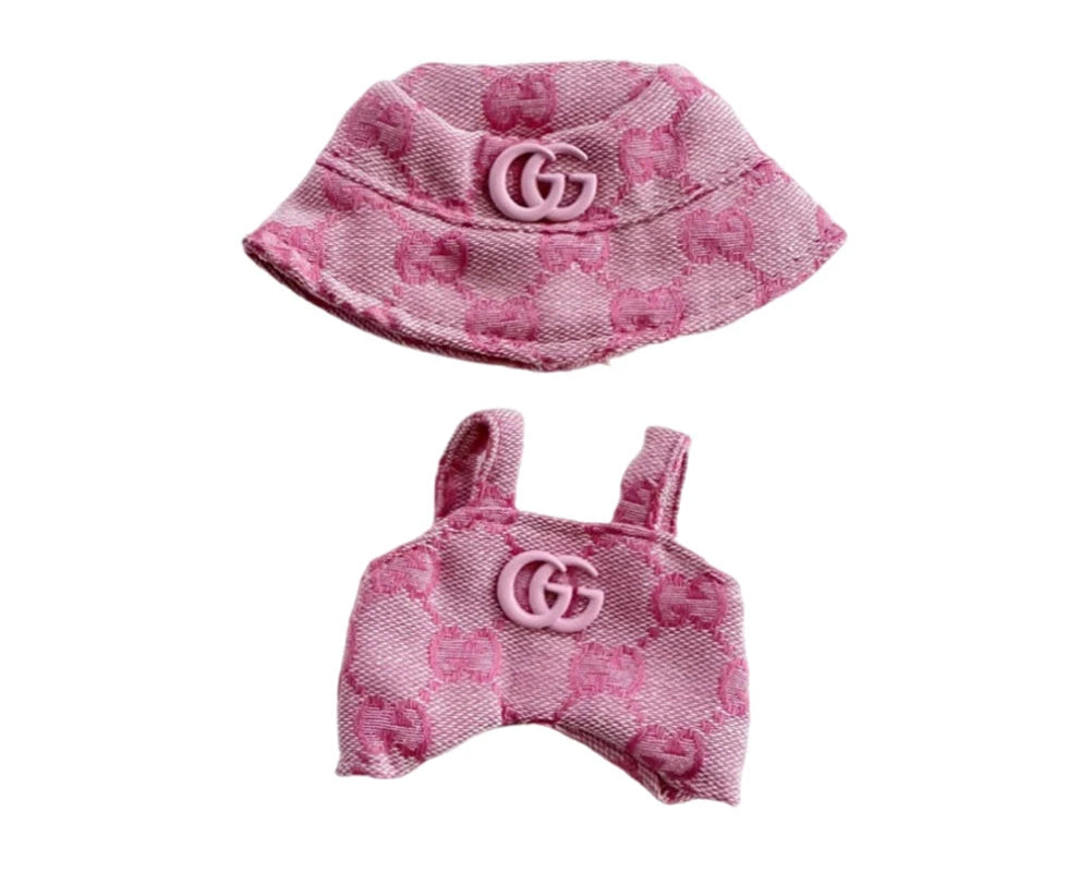 Upgrade your Labubu outfits with this Monogram Hat & Jumpsuit Set! A stylish, high-quality designer look for your doll’s wardrobe. Perfect for collectors!
